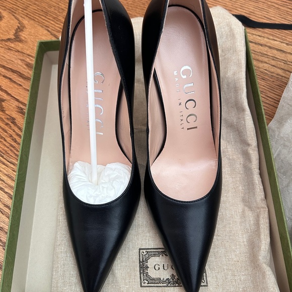 Gucci Pumps! - Picture 2 of 16